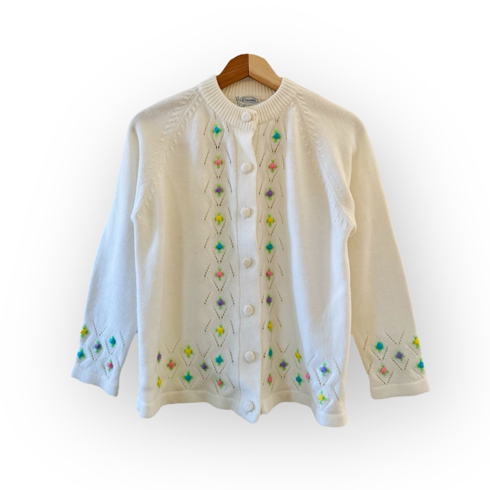 Vintage 1970s Embroidered Floral Knit Grannycore Cardigan Sweater, Button Front - Picture 13 of 17